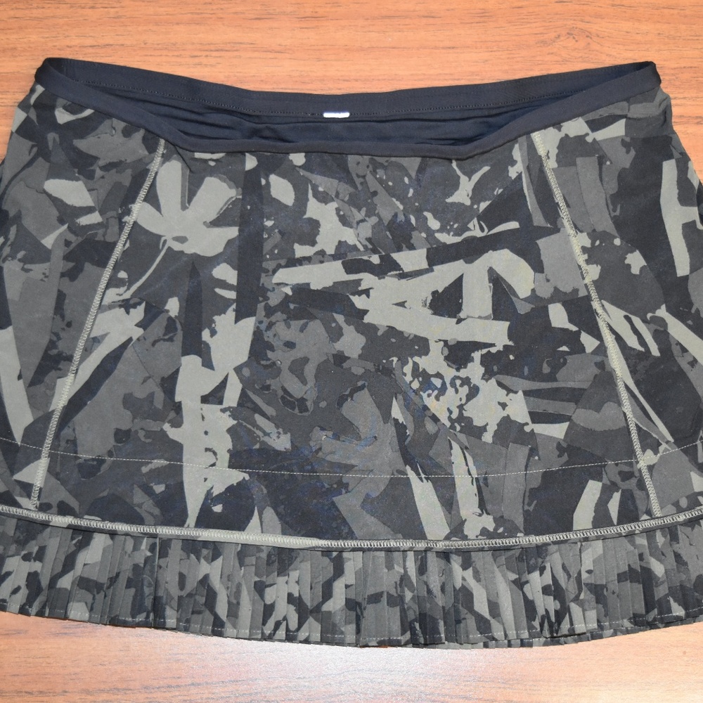 Lululemon Camo Skort/ Skirt. Size 8